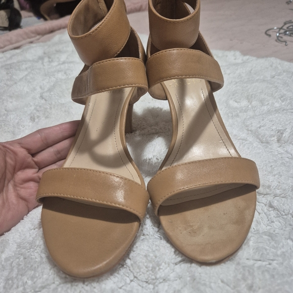 Vince Camuto Tan Heels with Modern Straps..SIZE:7M - Picture 7 of 13